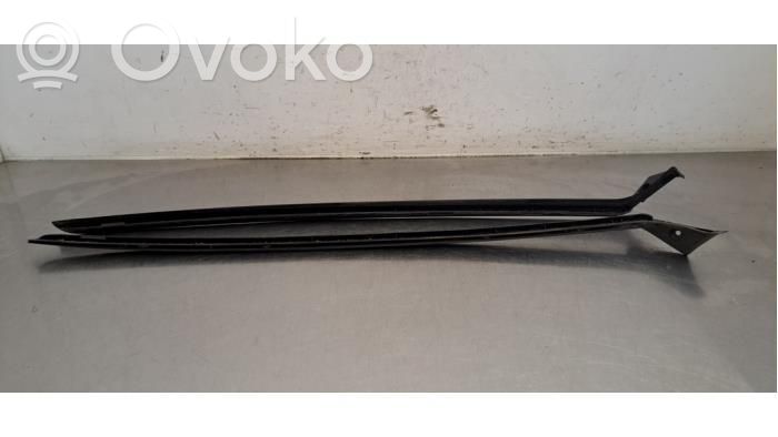 Peugeot 408 II Garniture de pare-brise
