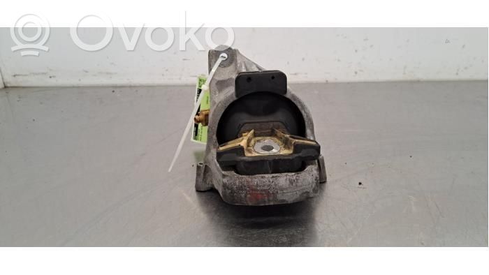 Audi A4 S4 B9 8W Engine mount bracket 