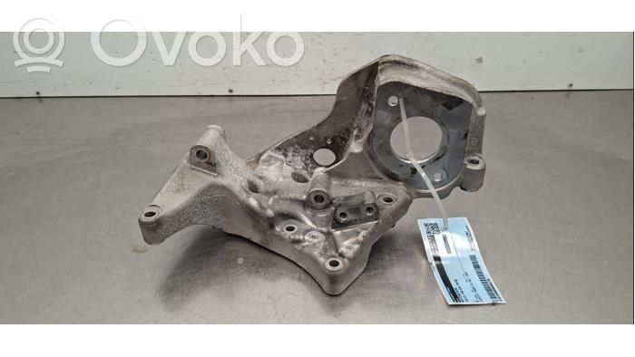 Engine mount bracket   31401103