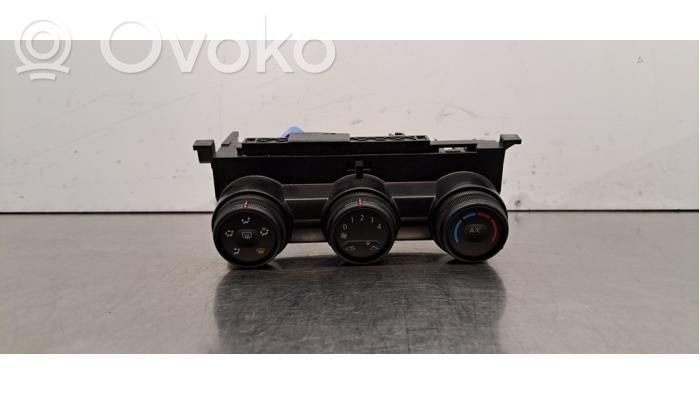 Dacia Duster III Climate control unit 