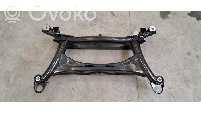 Volvo XC40 Priekinis traversas 