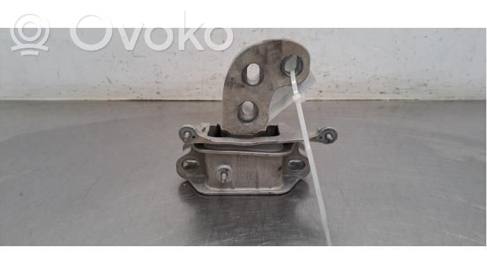 Engine mount bracket   ET767M121AC