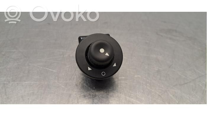 Wing mirror switch