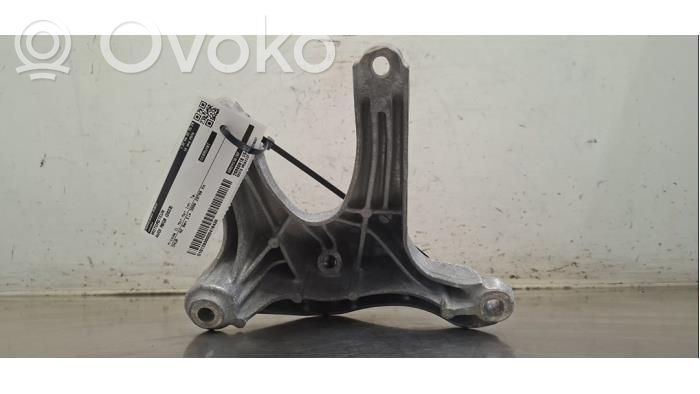 Moottorin kiinnikekorvake   4M0199307BF,4M099307BF