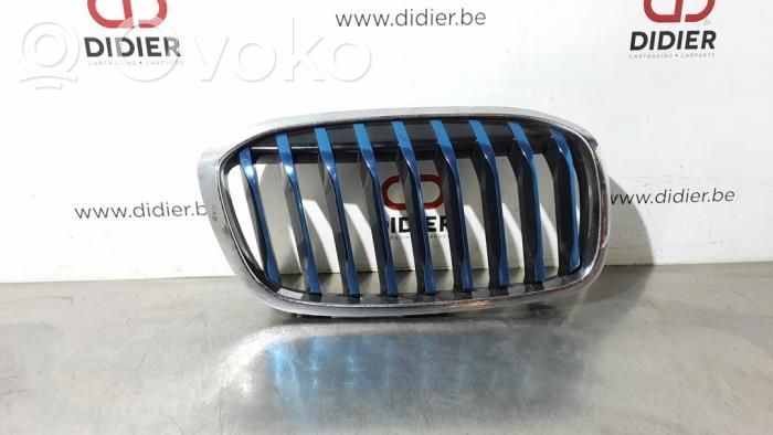 BMW 2 F45 Grille calandre supérieure de pare-chocs avant 