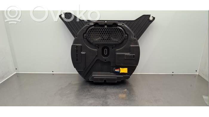 Opel Astra L Subwoofer