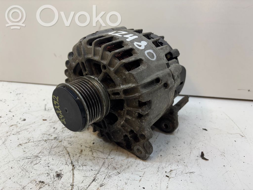 Volkswagen PASSAT B7 Ģenerators 