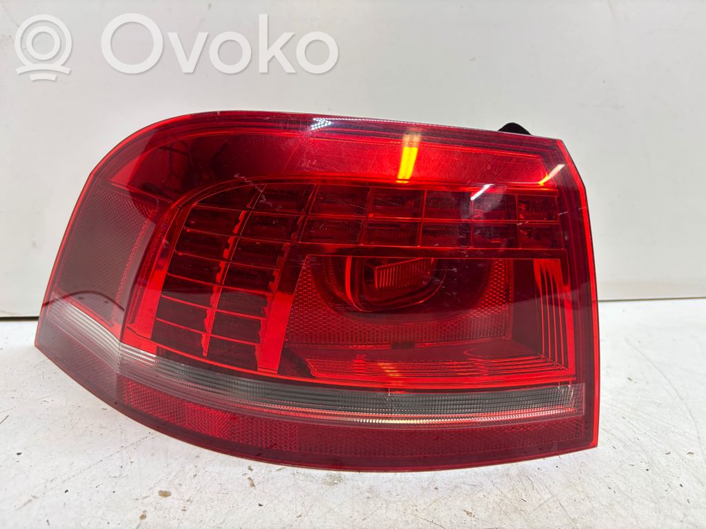 Volkswagen PASSAT B7 Lampă spate în caroserie 