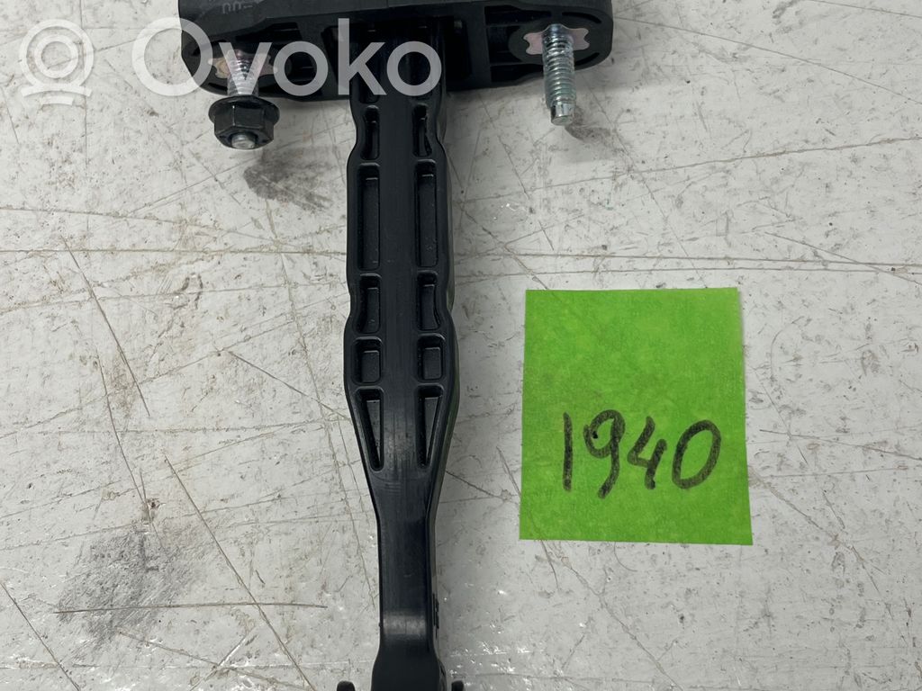 Tesla Model Y Etuoven pidätin 