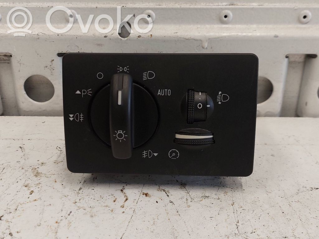 Light switch   4M5T13A024CA