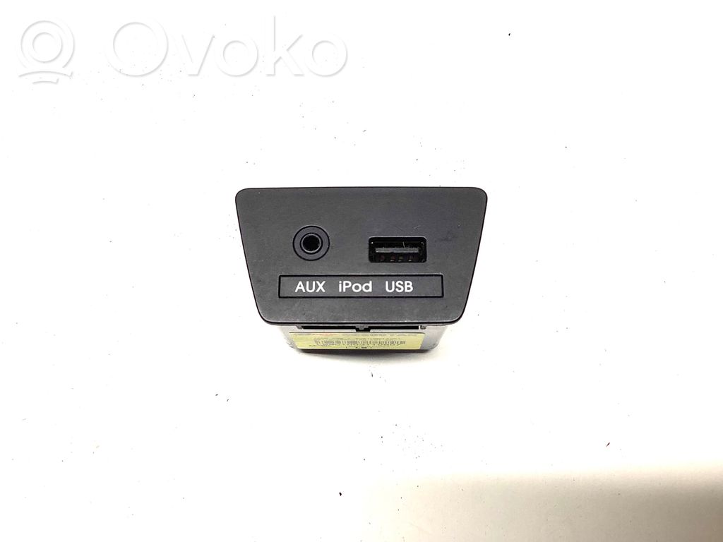 Hyundai ix35 Enchufe conector entrada auxiliar 
