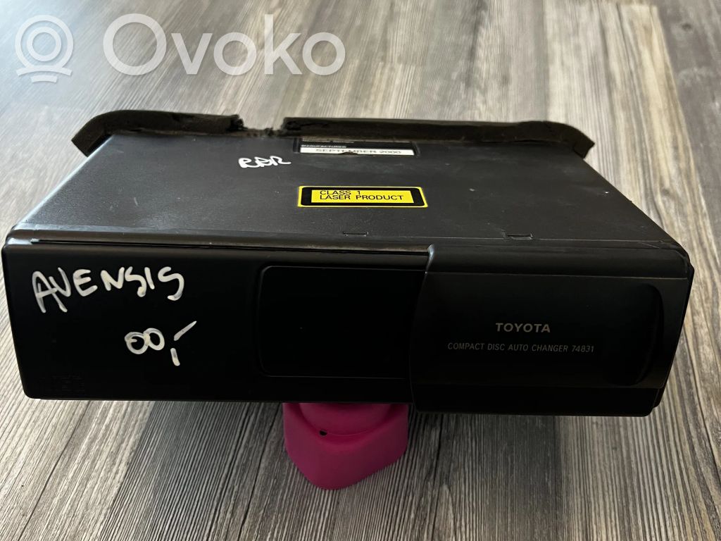 Toyota Avensis T220 Zmieniarka płyt CD/DVD 