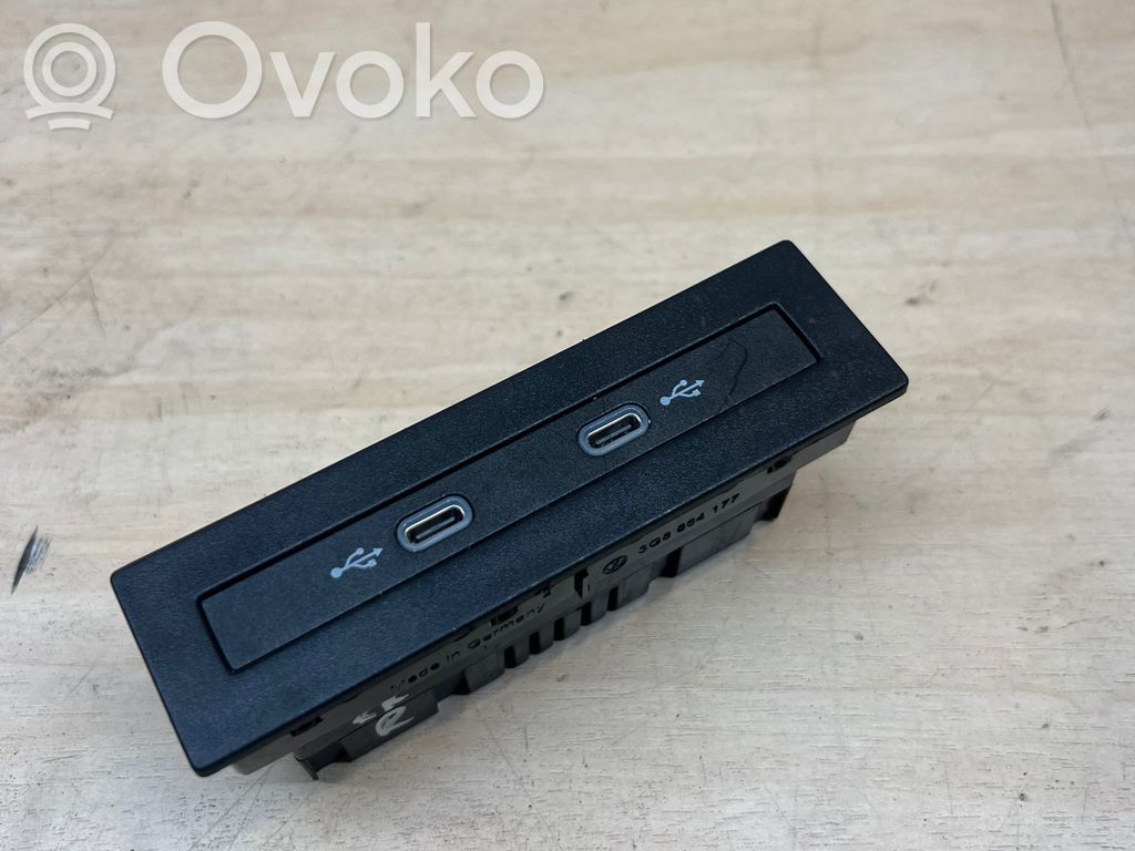 Volkswagen PASSAT B8 USB socket connector 