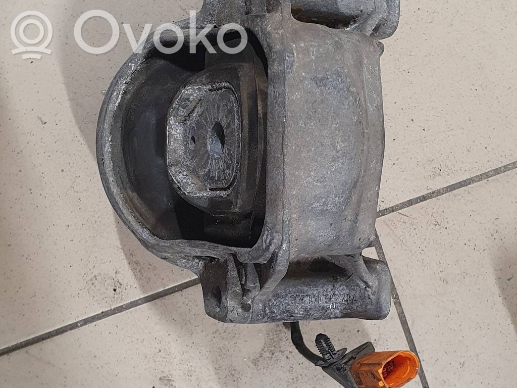 Engine mount bracket   8R0199381