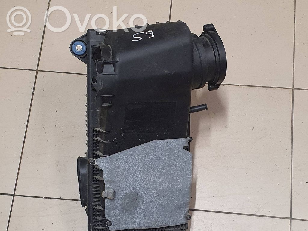 Audi Q7 4L Air filter box 