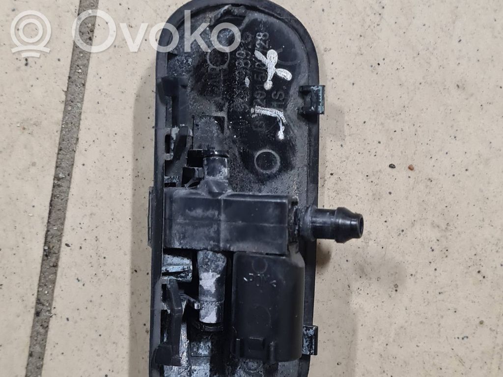 Audi A8 S8 D4 4H Windshield washer spray nozzle 