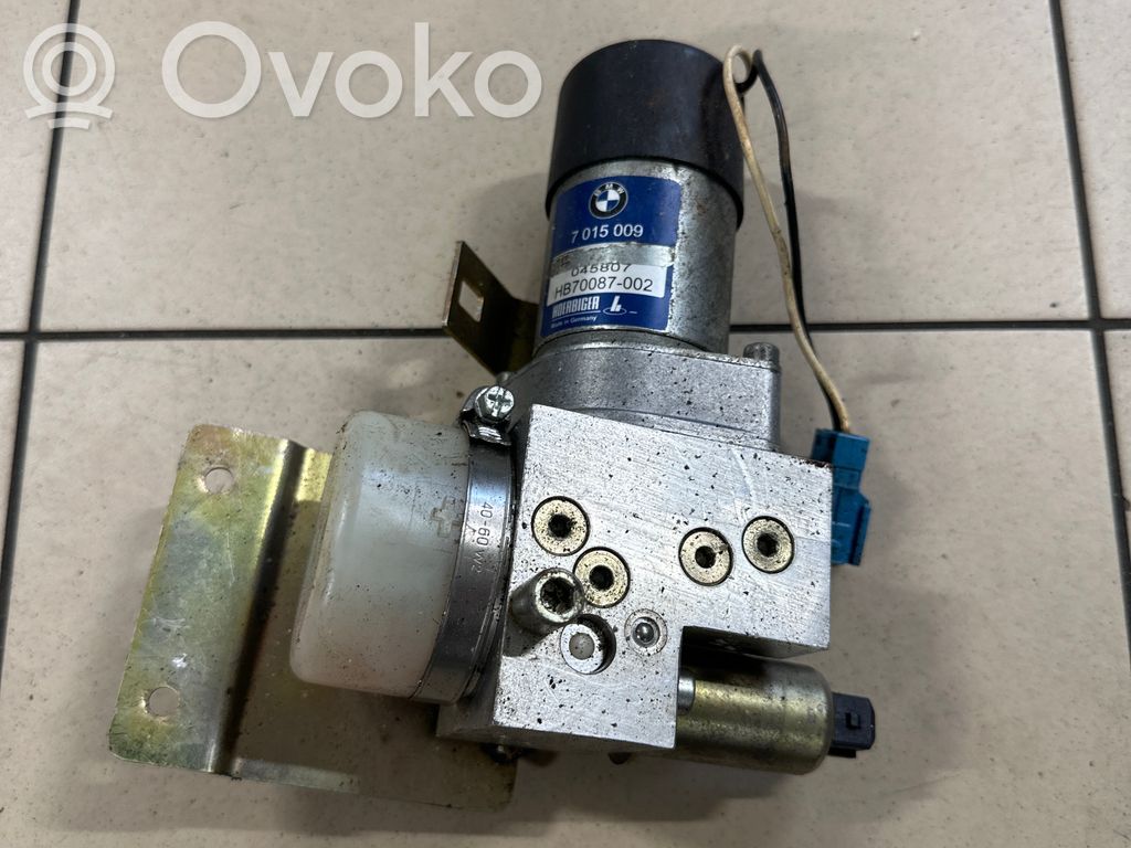 BMW 7 E65 E66 Aizmugurējā pārsega pievilcējs 