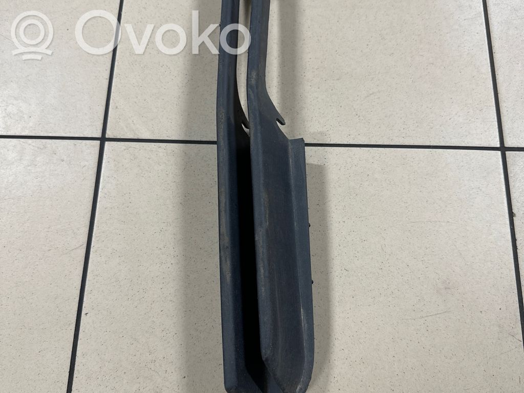 Front bumper lower grill   8209926