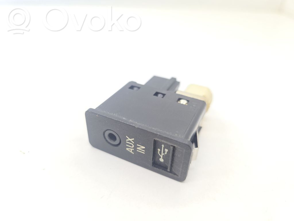 BMW 5 F10 F11 Enchufe conector entrada auxiliar 