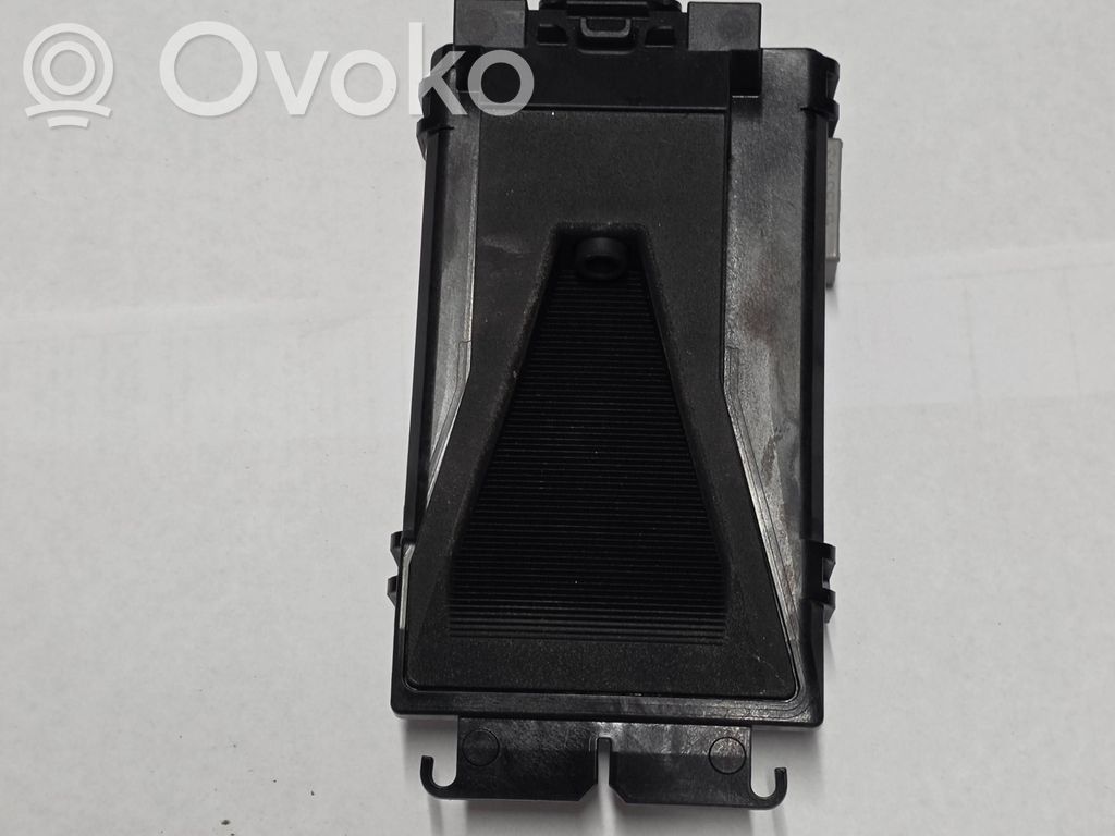 Windshield/windscreen camera   31445513