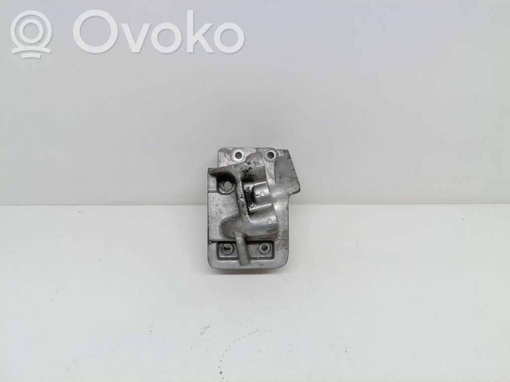 Fiat 500L Engine mounting bracket 