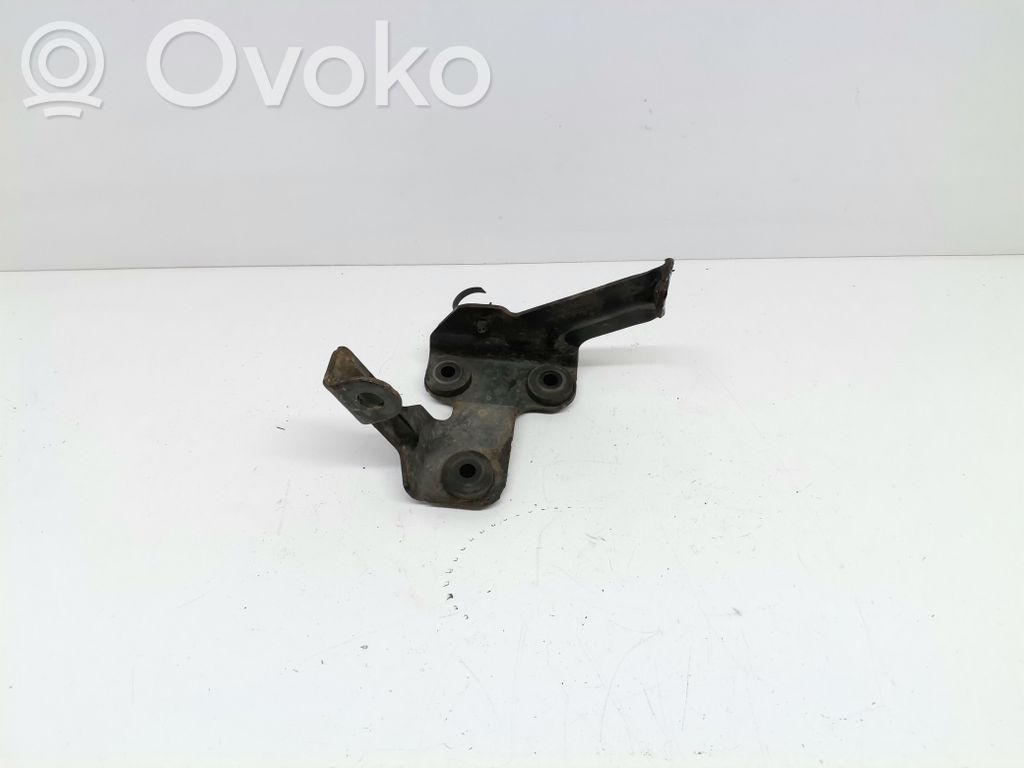 Ford Fiesta ABS-pumpun kiinnike 