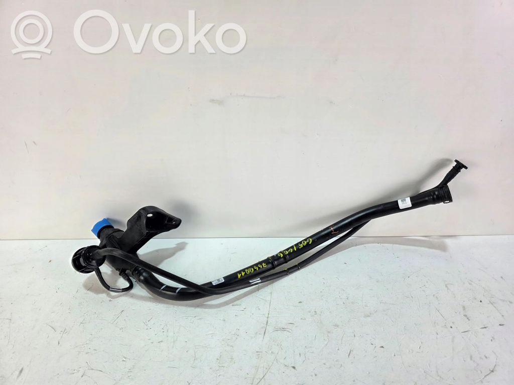 BMW X5 G05 AdBlue-nestesäiliön täyttöputki 