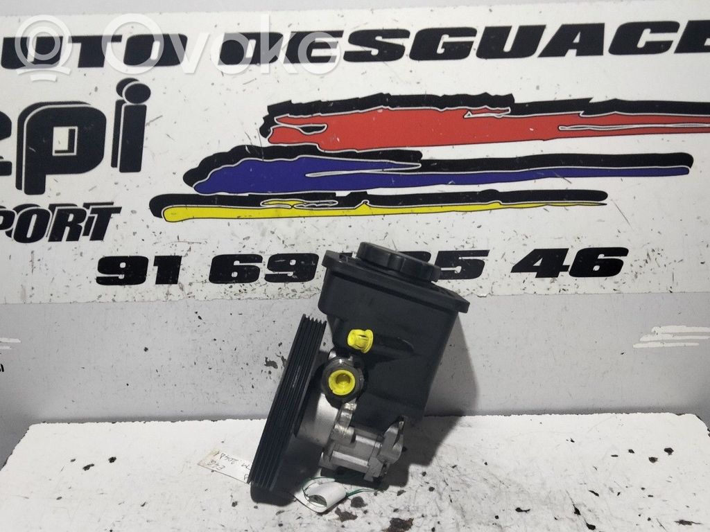 BMW 3 E36 Power steering pump 