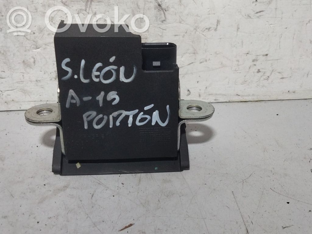Tailgate lock latch   203258,5F4827505C