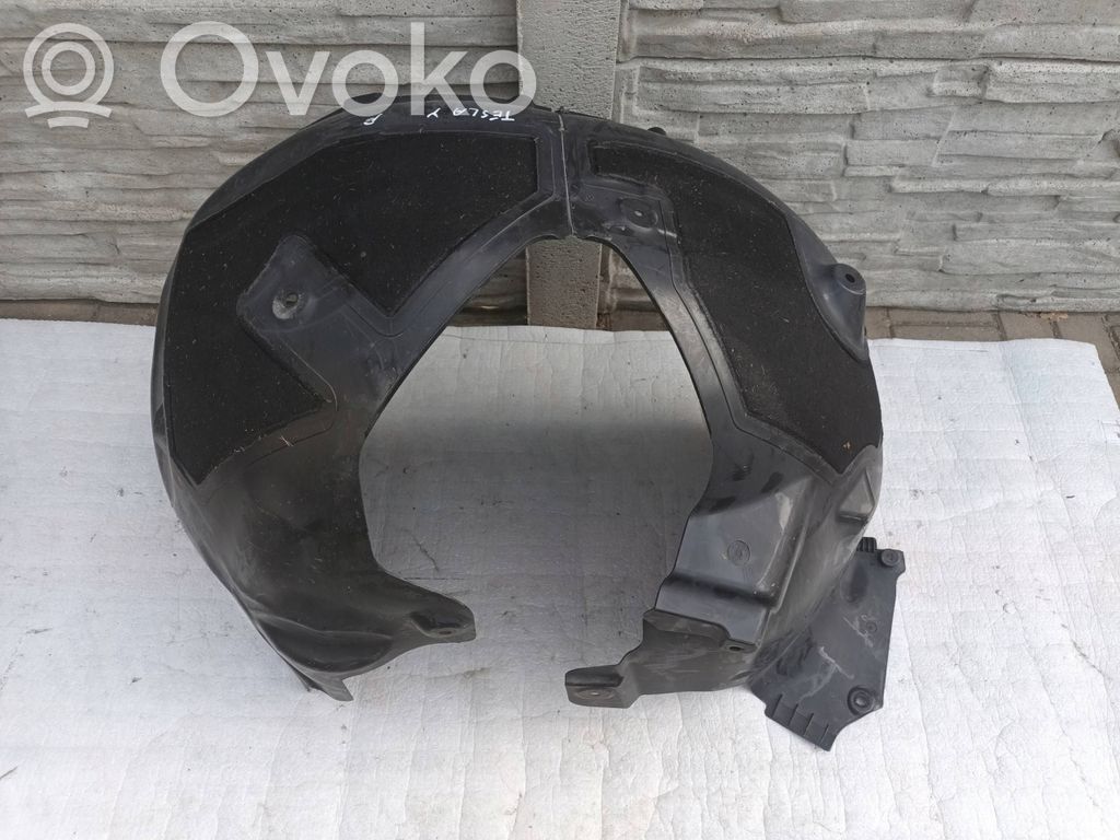 Tesla Model Y Apakšspārns 