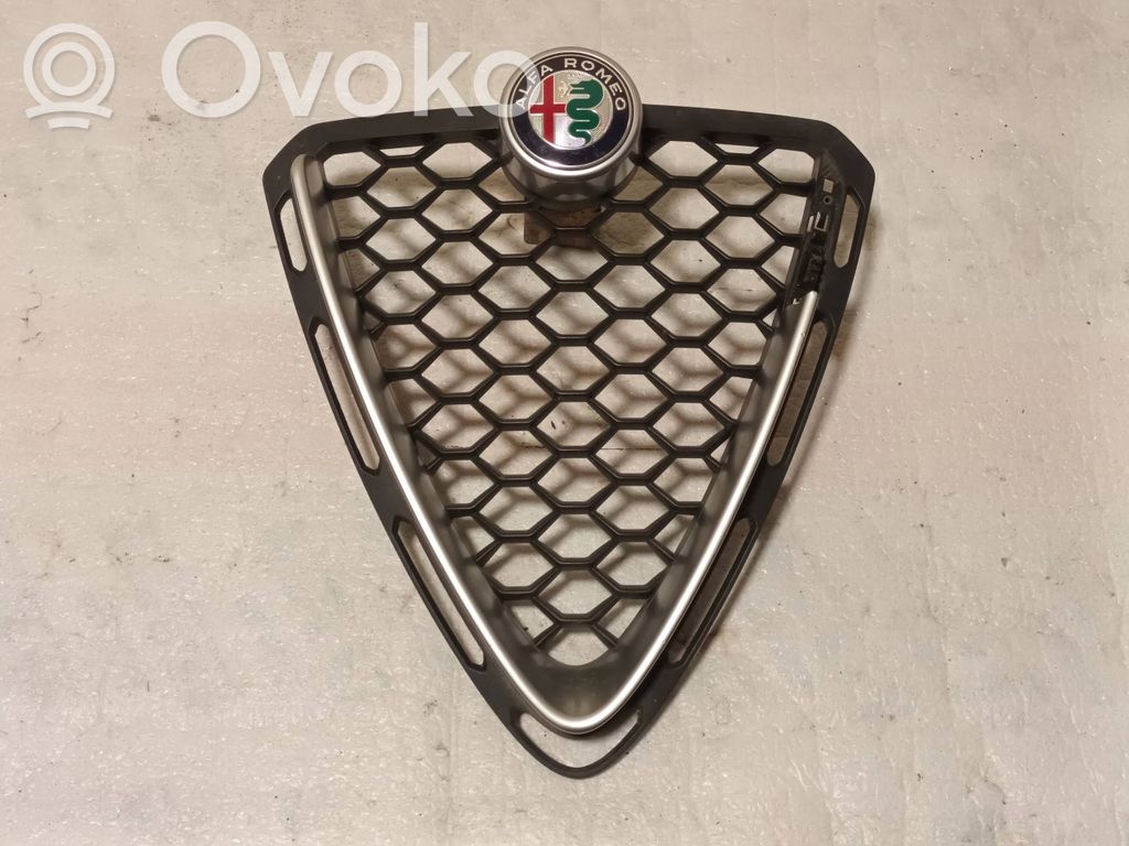Alfa Romeo Stelvio Etusäleikkö 