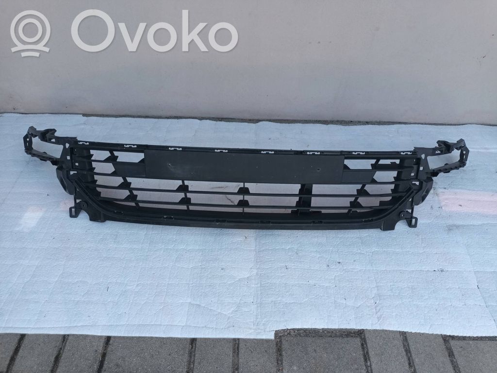 Renault Clio IV Rejilla inferior del parachoques delantero 