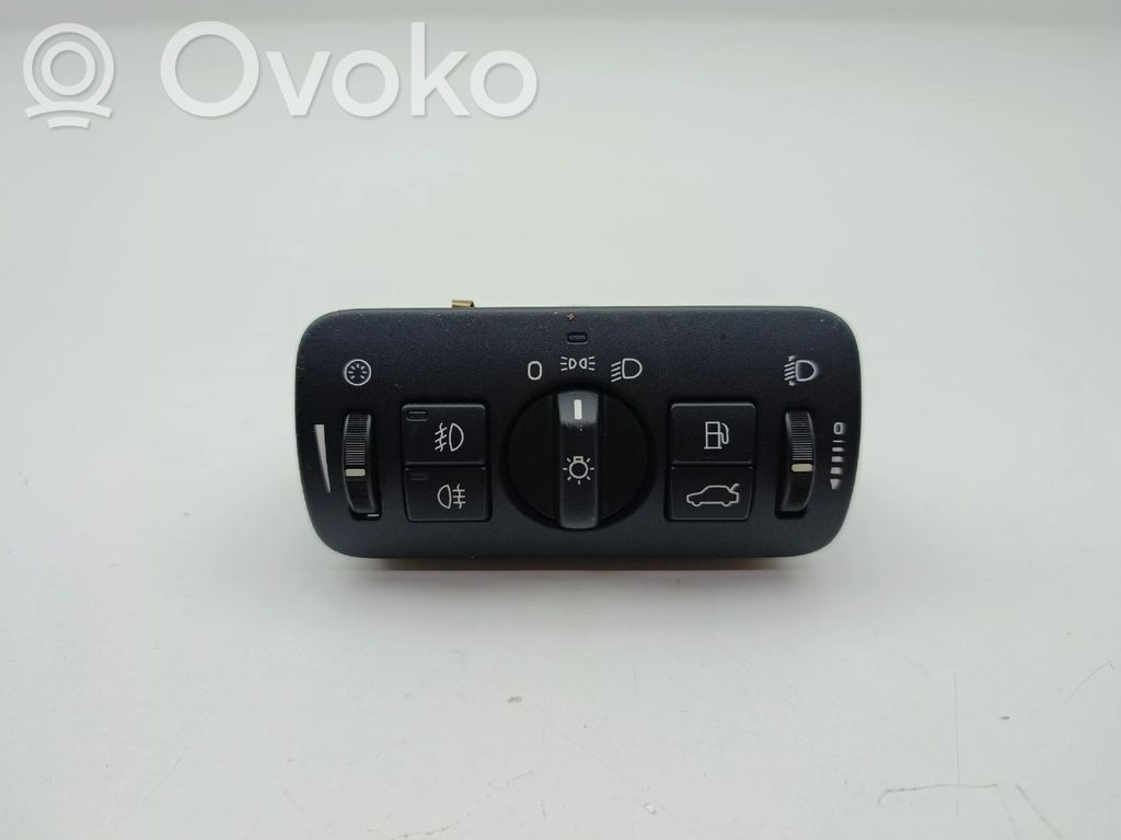Light switch   30739415