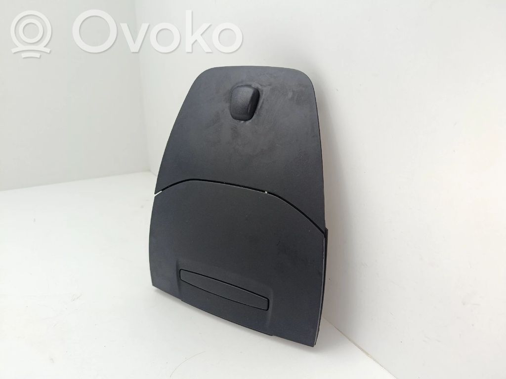 Ford Transit Courier Peleninė panelėje 