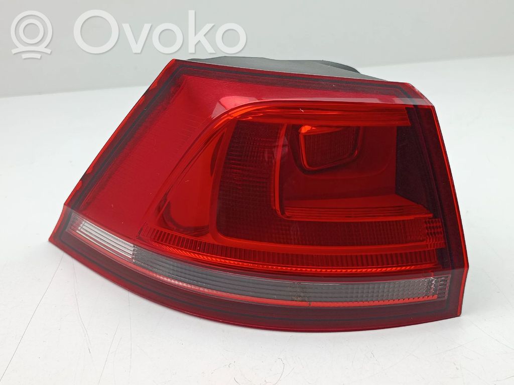 Volkswagen Golf VIII Lampă spate în capacul portbagajului 