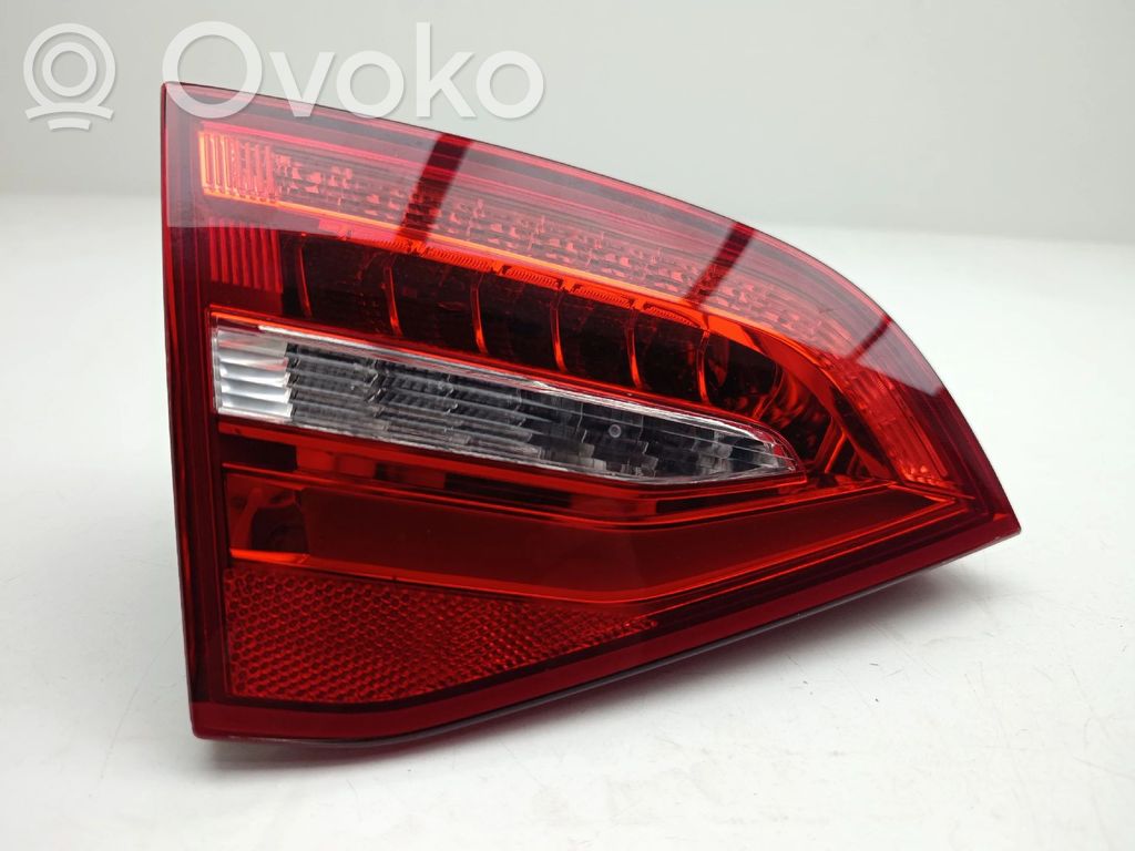 Tailgate rear/tail lights   8K9945093E
