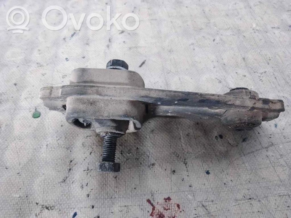Peugeot 107 Engine mount bracket 