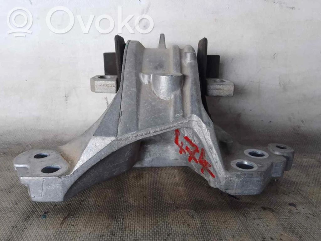 Engine mounting bracket