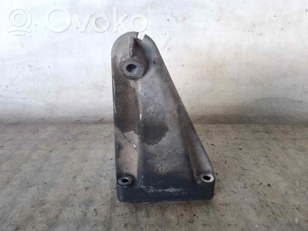 Mercedes-Benz C W203 Engine mount bracket 