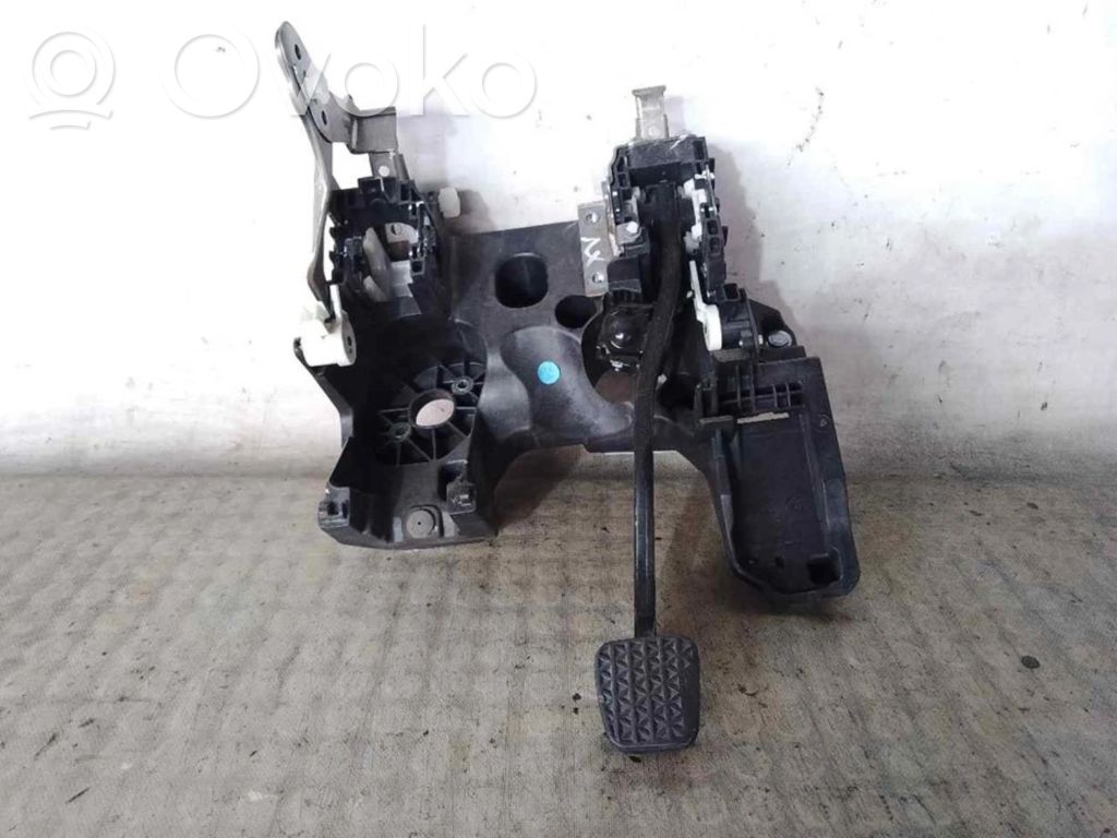 Opel Insignia A Brake pedal 