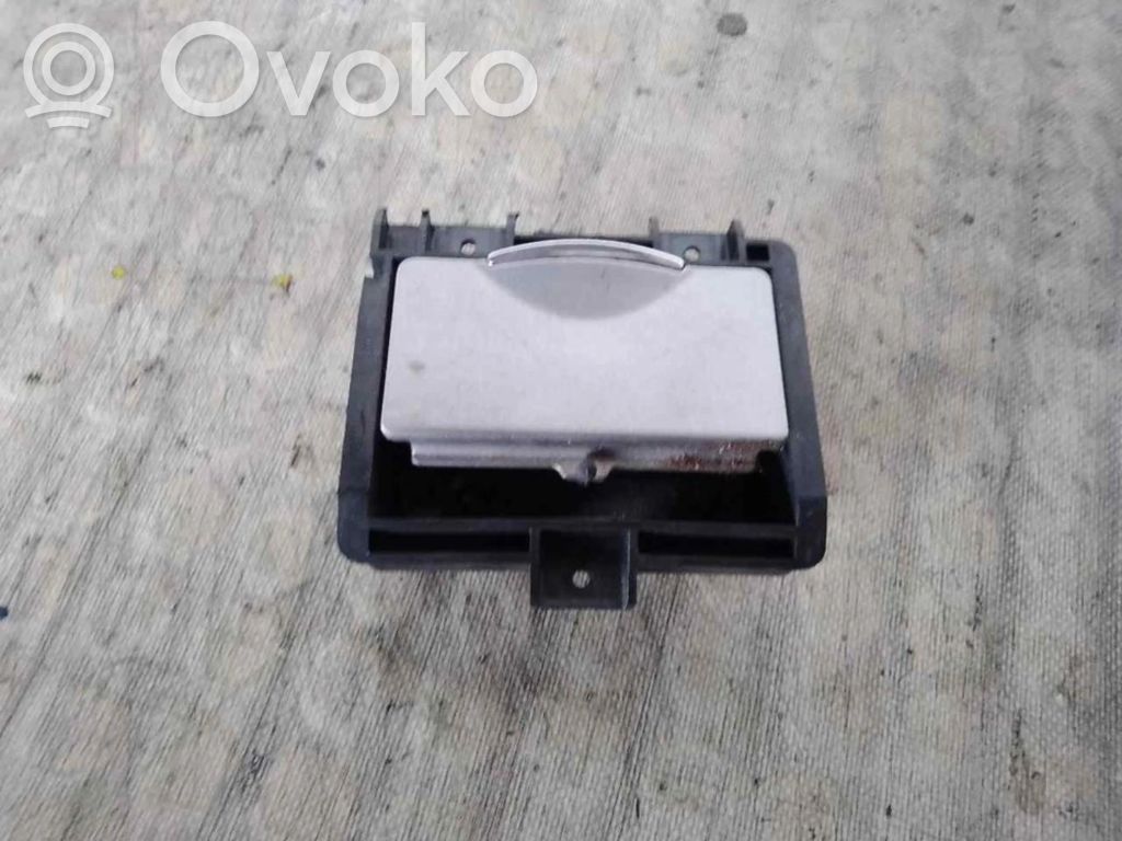 Alfa Romeo 166 Auton tuhkakuppi 