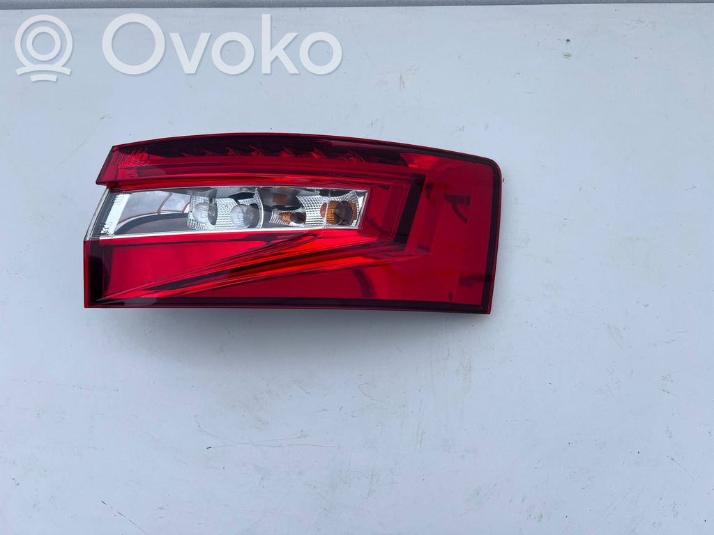Skoda Superb B8 (3V) Lampa tylna 