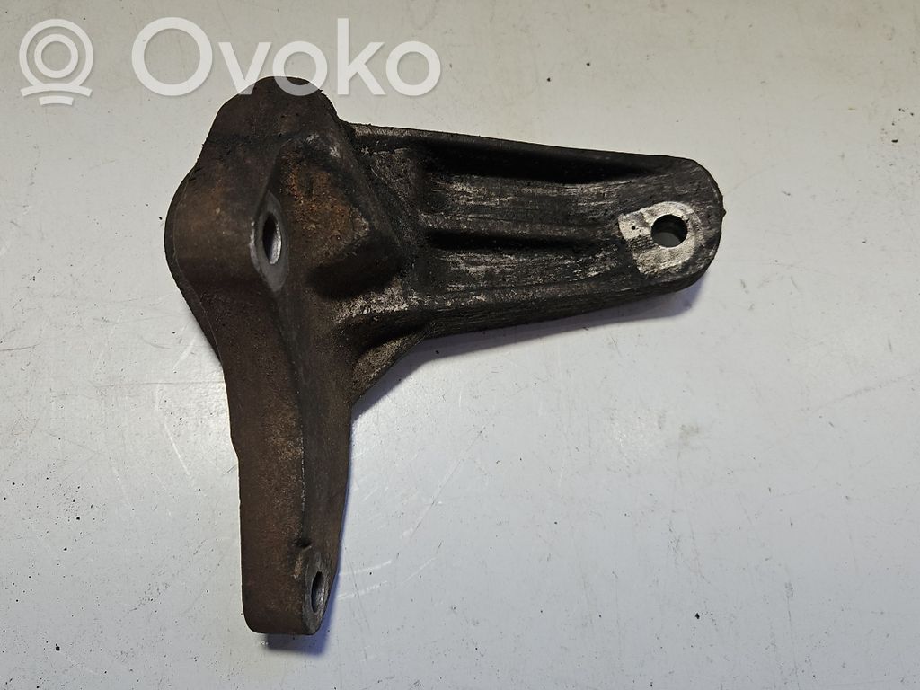 Ford Mondeo MK IV Engine mount bracket 