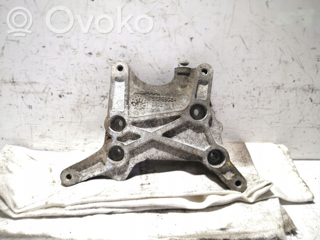 Suzuki Grand Vitara II Engine mounting bracket 