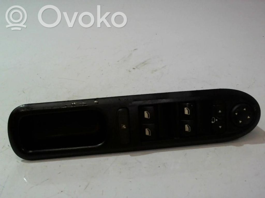 Peugeot 407 Electric window control switch 