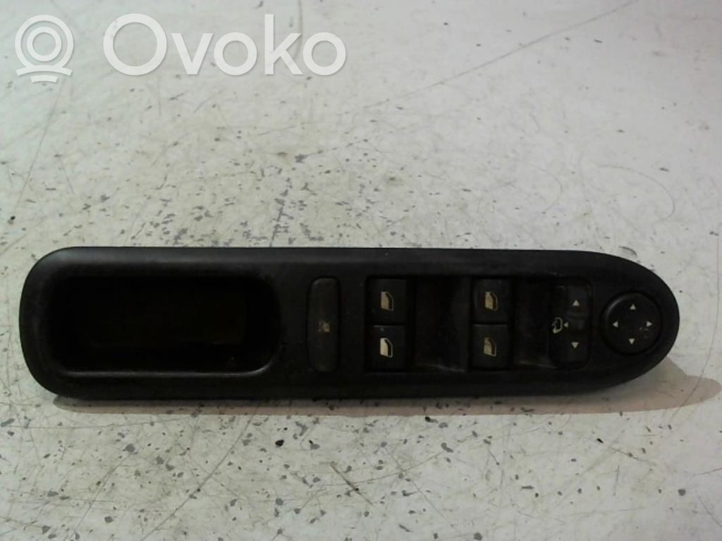 Peugeot 407 Electric window control switch 