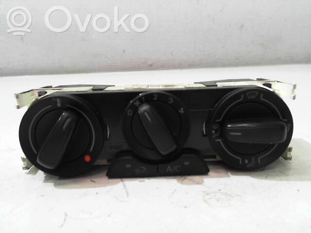 Audi A1 Climate control unit 