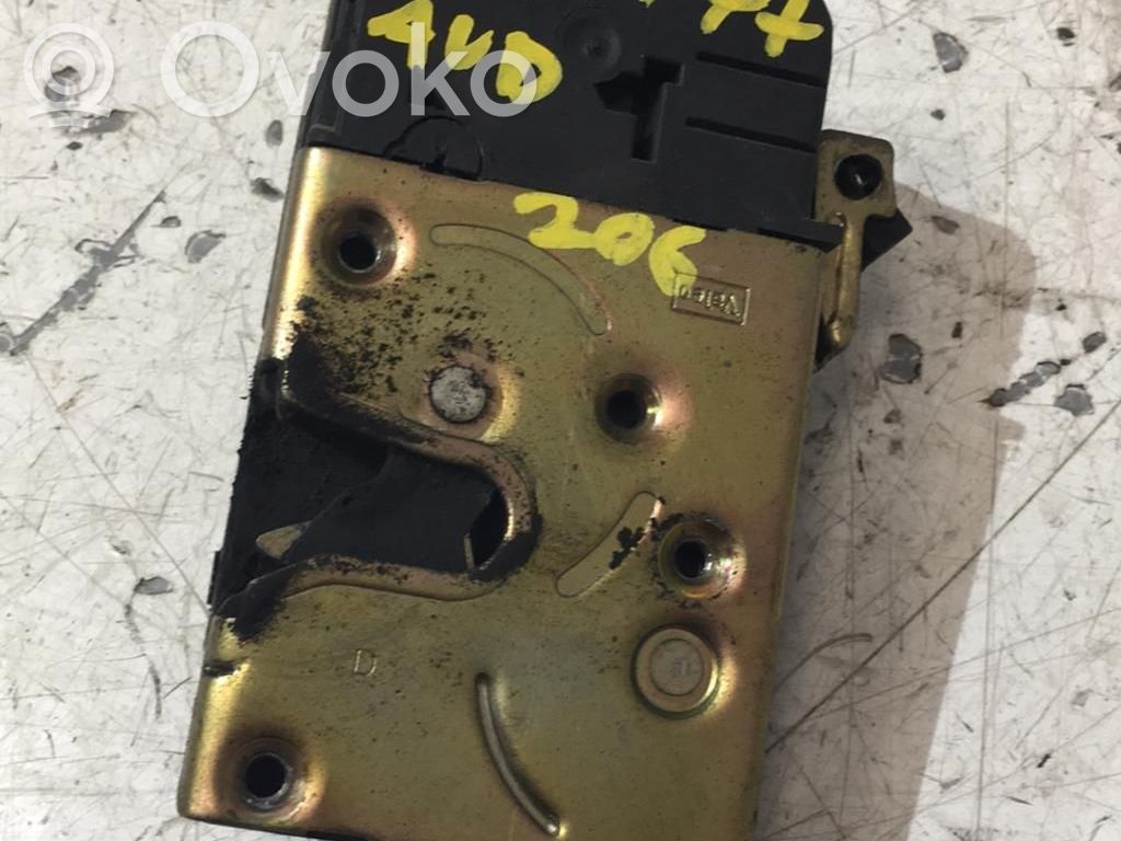 Peugeot 206 Front door lock 