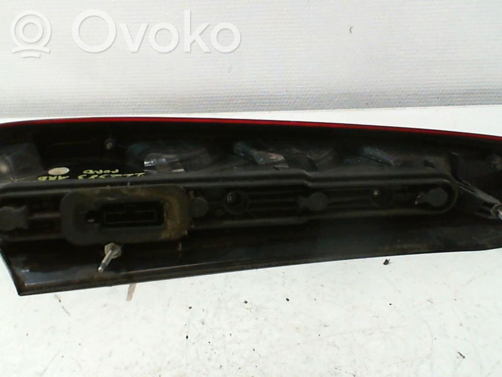 Ford C-MAX I Aizmugurējais lukturis virsbūvē 