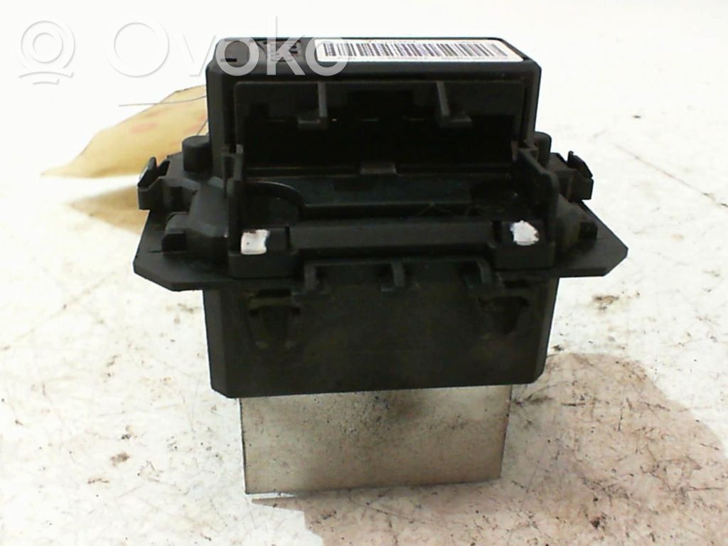 Renault Clio III Rezystor / Opornik dmuchawy nawiewu 